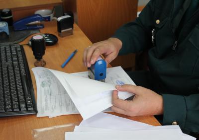 Рязанские таможенники принимают бумажные документы в особых случаях